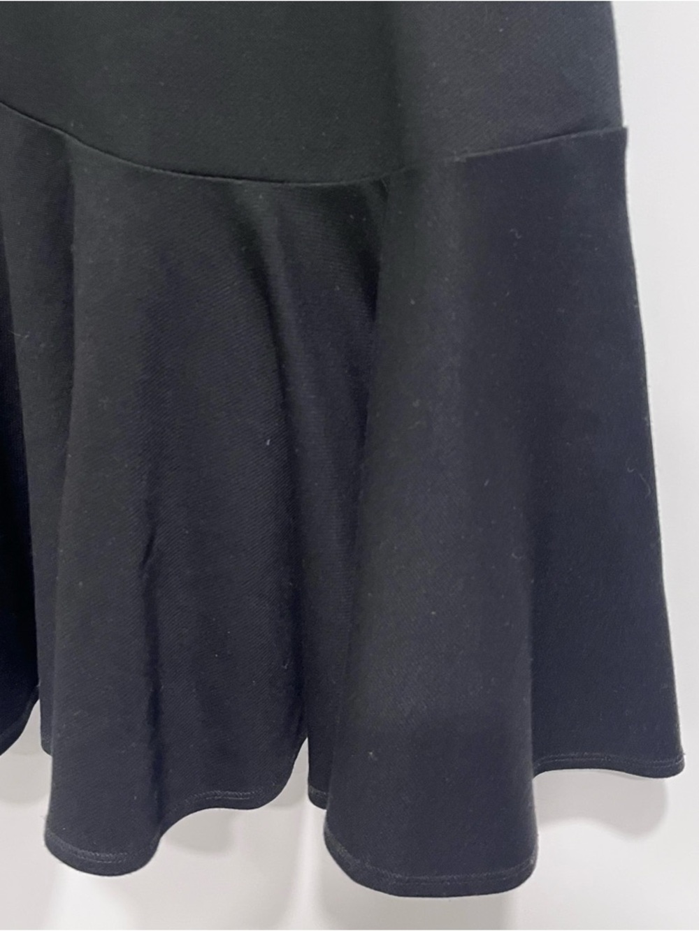 CAbi BLACK KNEE LENGTH FLARED SKATER SKIRT SIZE 2 3098 asymmetrical classic - Picture 4 of 7